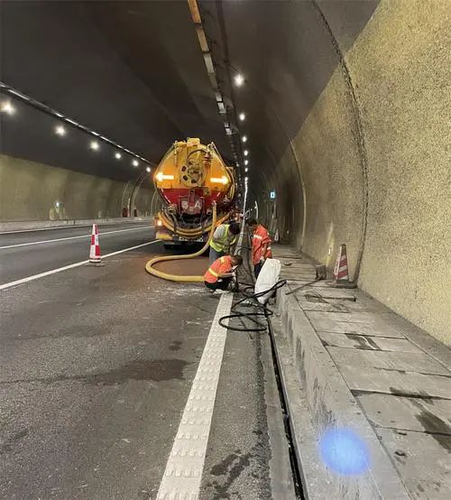 法库隧道排水渠清淤